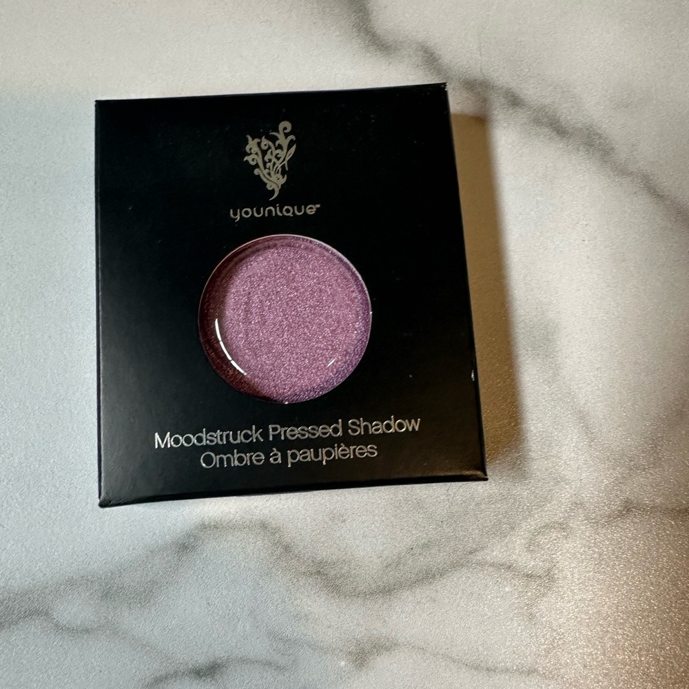 Younique Moodstruck pressed eye shadow in Ambiguous